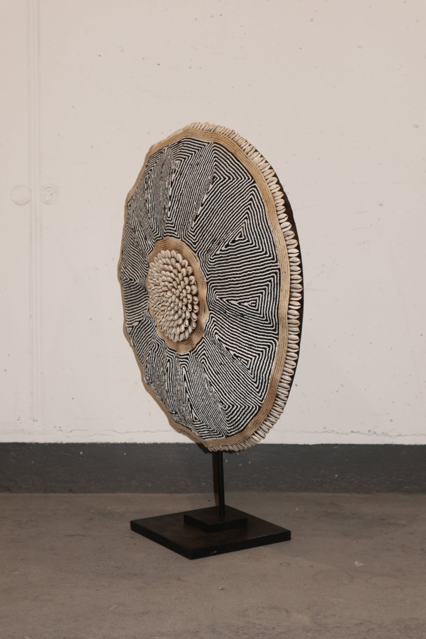 Cameroon Beaded Shield - L - 54cm Black & White 05