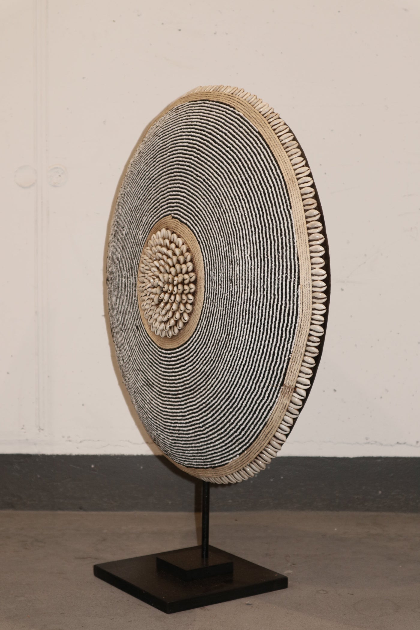 Cameroon Beaded Shield - L - 55cm Black & White 06