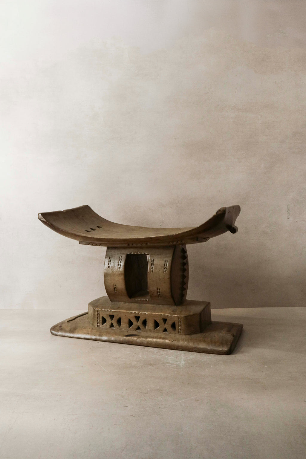 Ashanti Stool - 141.1