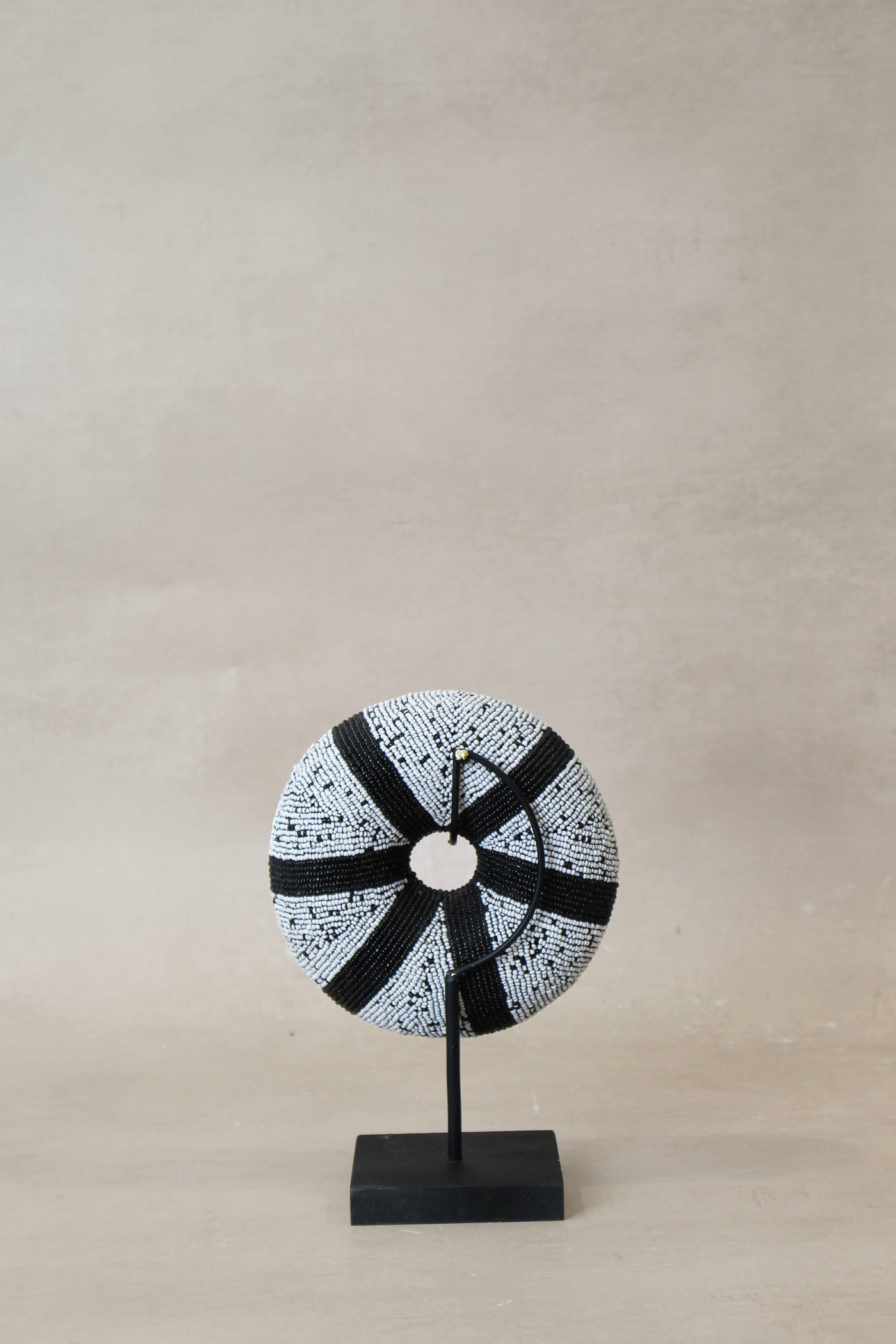 Cameroon beaded bracelet - Black and White