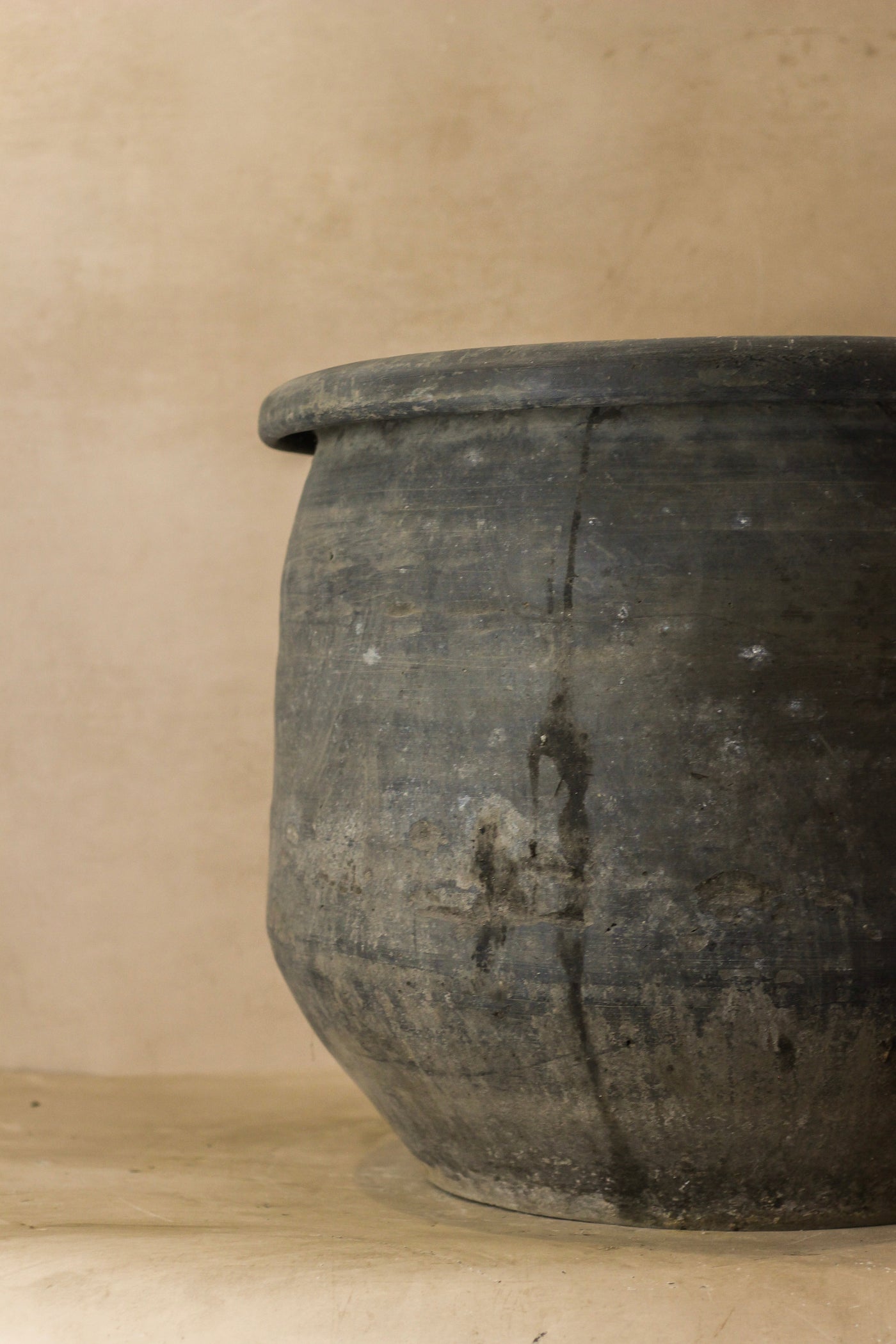 Big Old Grey Asian Pot - L011