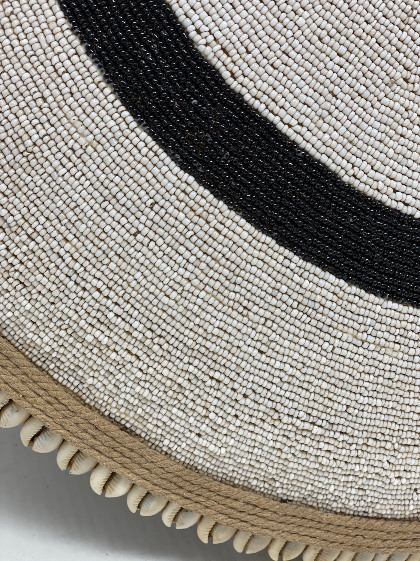 Cameroon Shield - L - 55cm - Black & White