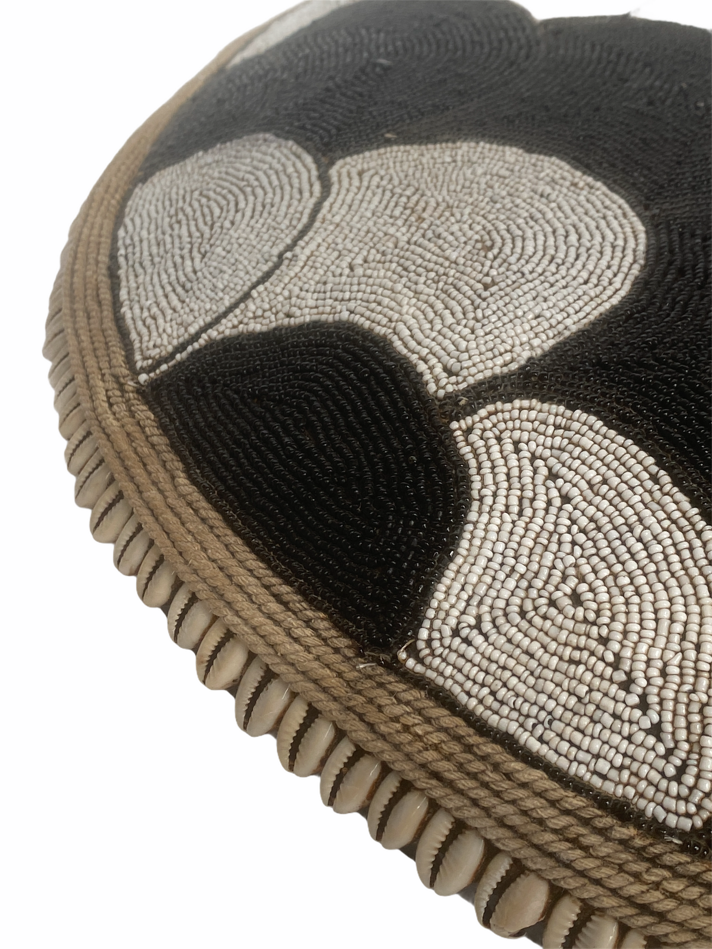 Cameroon Beaded Shield - L - 55cm black and white